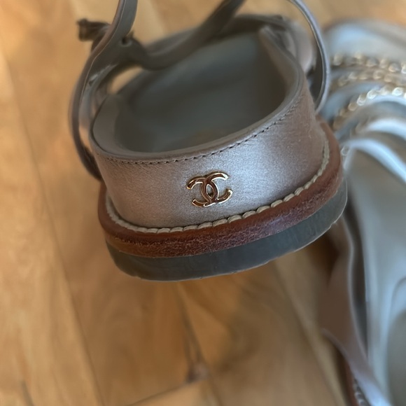 Chanel classic sandals gold chain… Barely worn no box… Beautiful - Picture 2 of 4